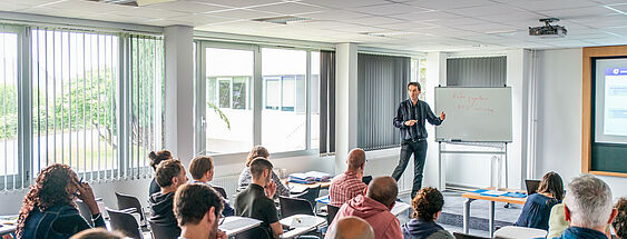 ENTREPRENDRE ET TRAVAILLER